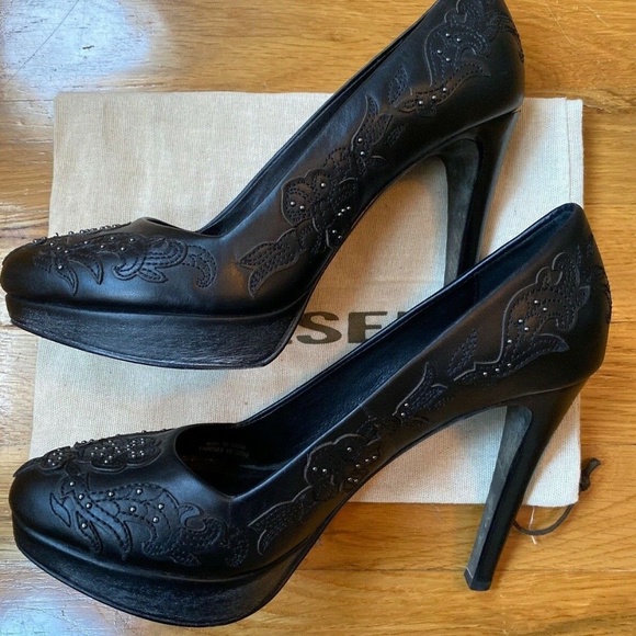 Diesel Black Leather Platform Flower Stud Studded Heels Pumps Size 38 US 7.5 - Picture 6 of 8